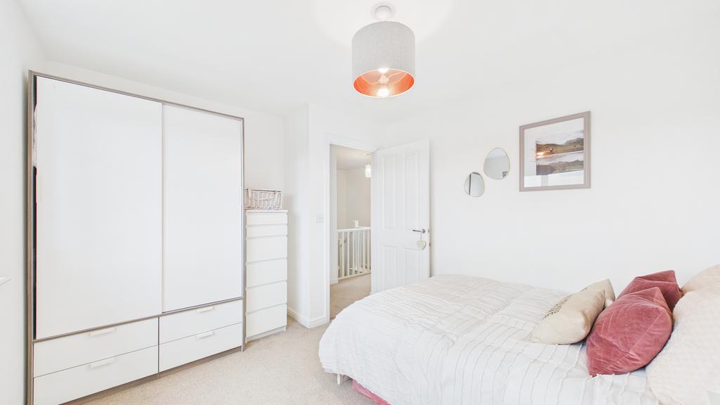 Bedroom 2 (2)