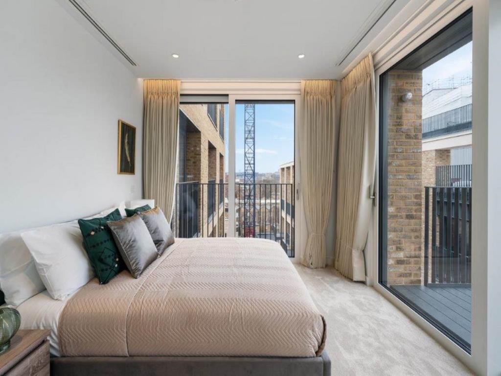 Flat 54, Signature H
