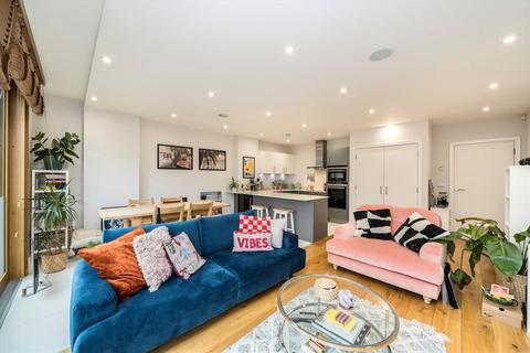 2 bedroom flat for sale, Grove Park, London SE5