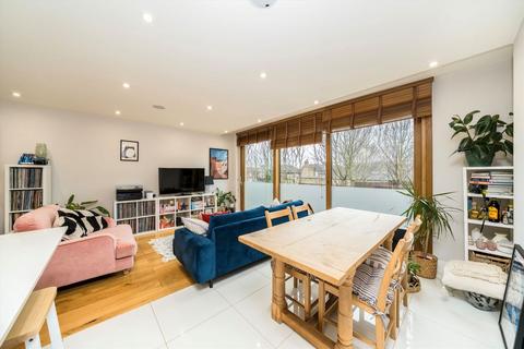 2 bedroom flat for sale, Grove Park, London SE5