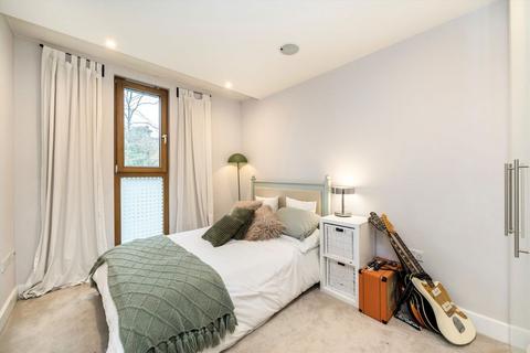 2 bedroom flat for sale, Grove Park, London SE5