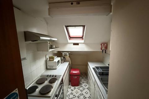 1 bedroom flat to rent, Kirkgate, Shipley, BD18