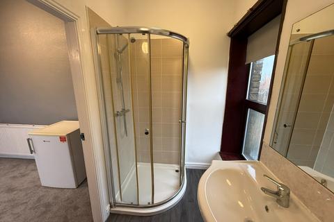 1 bedroom flat to rent, Kirkgate, Shipley, BD18