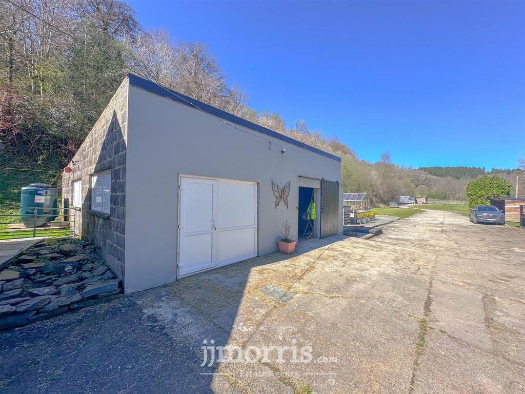 Garage/Workshop