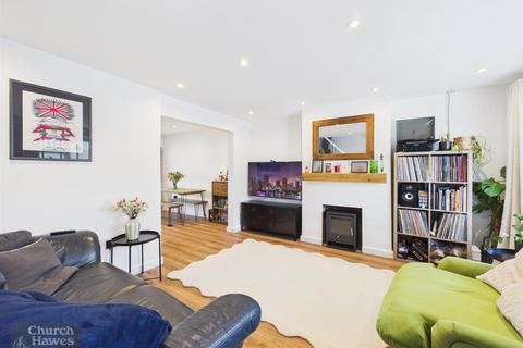 3 bedroom semi-detached house for sale, Rowan Drive, Heybridge
