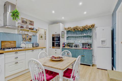 2 bedroom apartment for sale, Royal Oak Gardens, Malvern