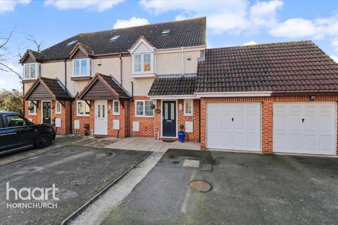 3 bedroom end of terrace house for sale, Henderson Close, Hornchurch