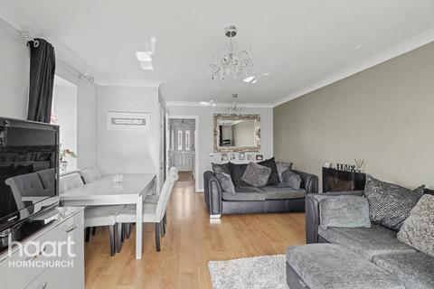 3 bedroom end of terrace house for sale, Henderson Close, Hornchurch