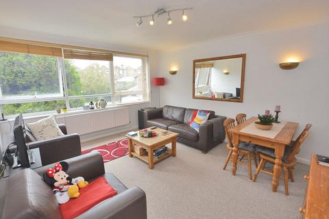 2 bedroom flat to rent, St Andrews Court, Waynflete Street, Earlsfield