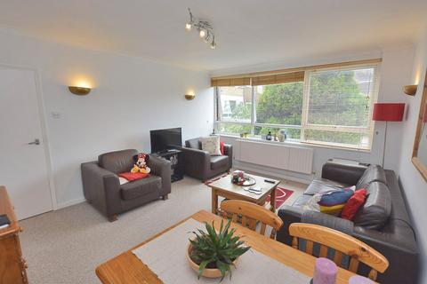 2 bedroom flat to rent, St Andrews Court, Waynflete Street, Earlsfield