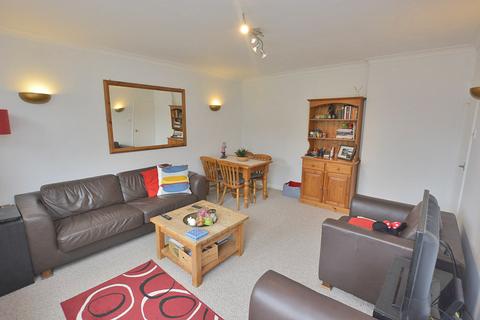 2 bedroom flat to rent, St Andrews Court, Waynflete Street, Earlsfield