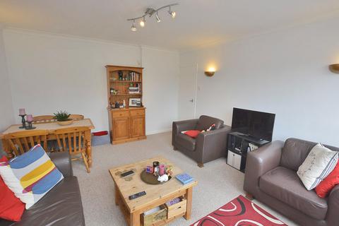 2 bedroom flat to rent, St Andrews Court, Waynflete Street, Earlsfield