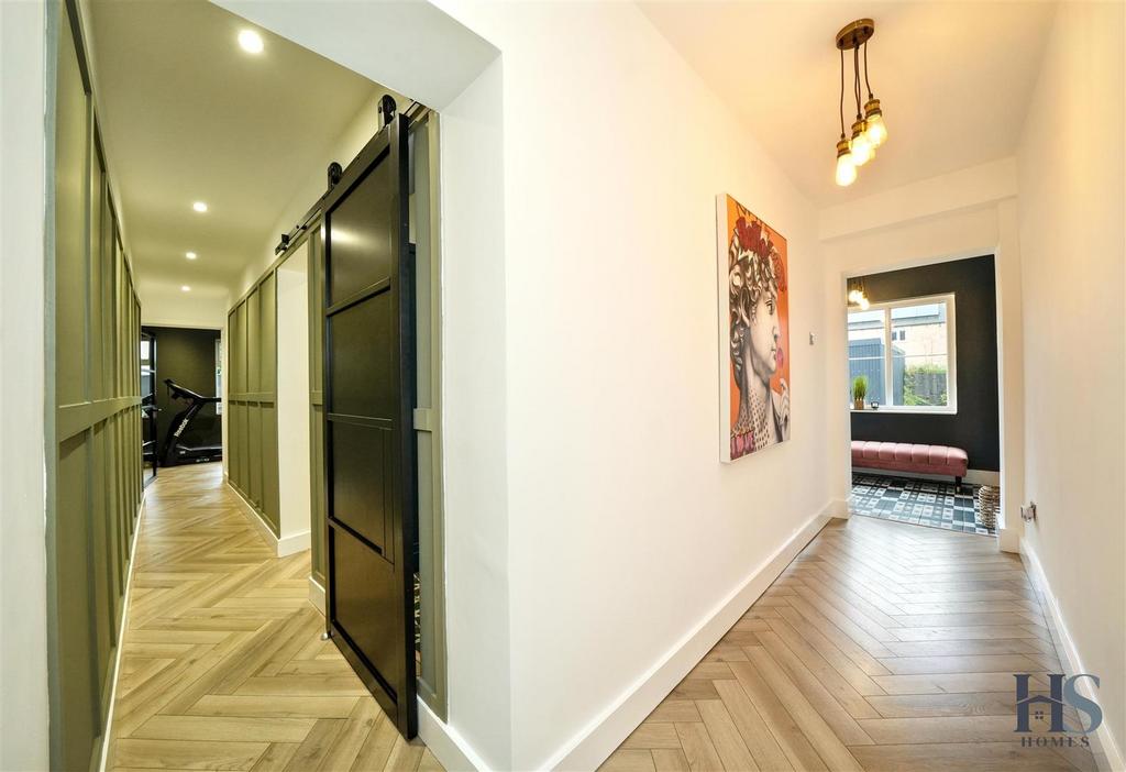 Hallway2.jpg