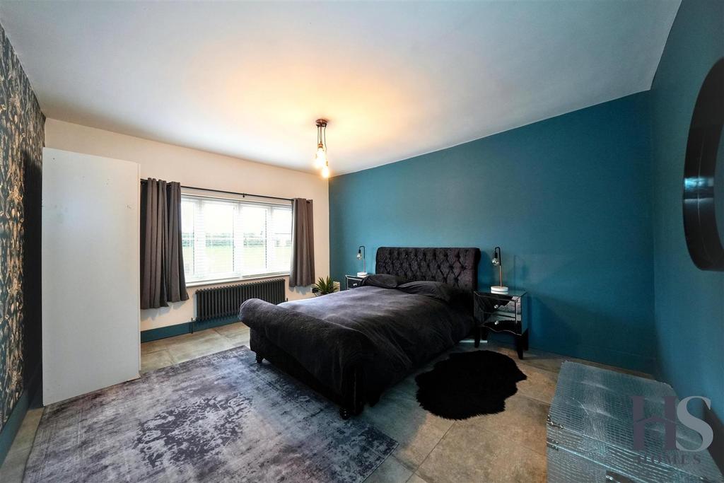 Bed3.jpg