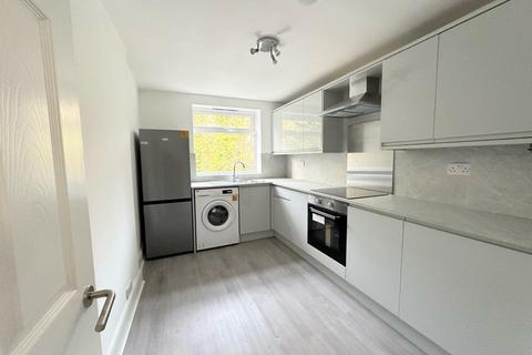 3 bedroom flat to rent, Florence Road, London N4