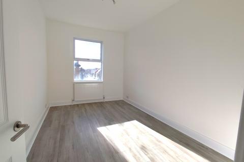 3 bedroom flat to rent, Florence Road, London N4