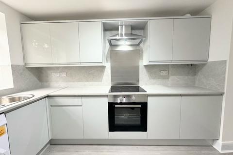 3 bedroom flat to rent, Florence Road, London N4