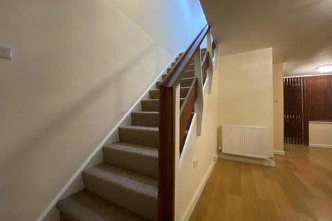 2 bedroom maisonette to rent, Park Close, Birmingham B24