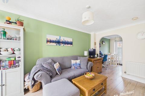 2 bedroom terraced house for sale, Howletts Close, Aylesbury
