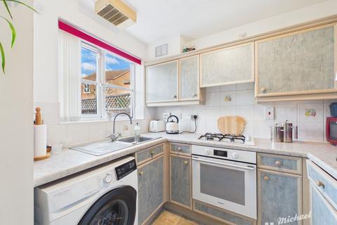2 bedroom terraced house for sale, Howletts Close, Aylesbury