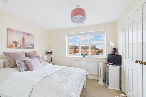 2 bedroom terraced house for sale, Howletts Close, Aylesbury