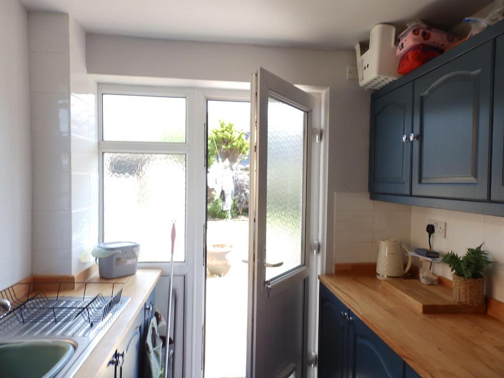 Kitchen 2.JPG