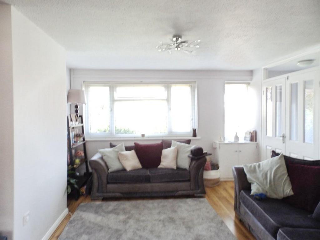 Lounge 1.jpg
