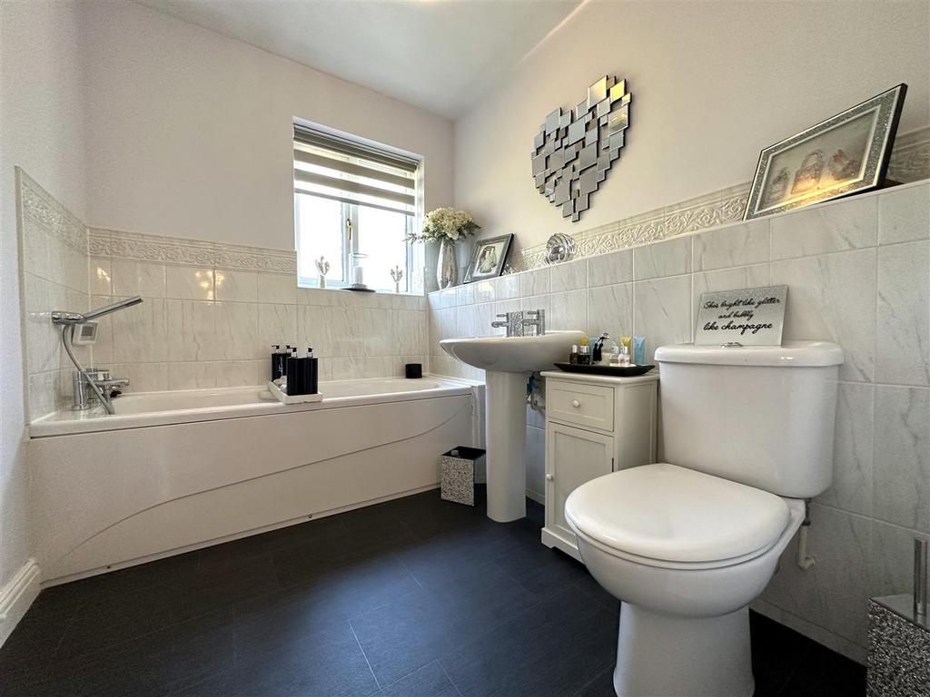 Family Bathroom 395