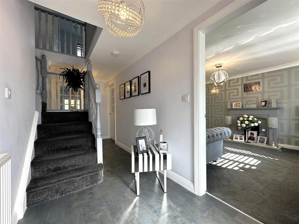 Inviting Entrance Hall 382