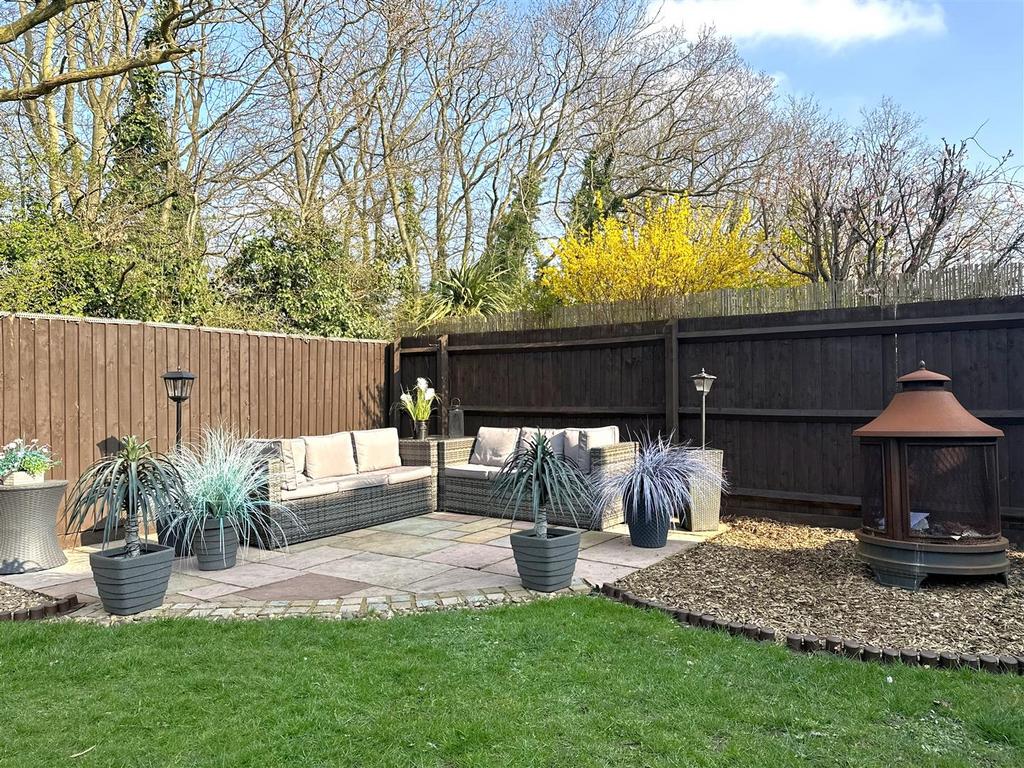 Paved Seating Area 464