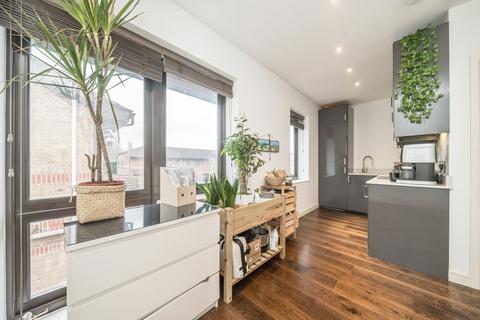1 bedroom flat for sale, Kingsway Business Park, Hampton TW12