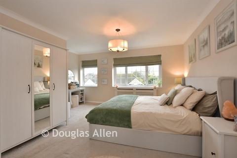 2 bedroom terraced house for sale, Azalea Avenue, Wickford, Essex