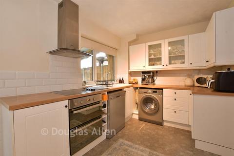 2 bedroom terraced house for sale, Azalea Avenue, Wickford, Essex