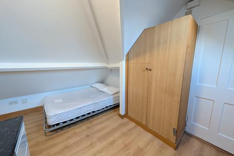 undefined, Watling Avenue, Burnt Oak/Edgware HA8