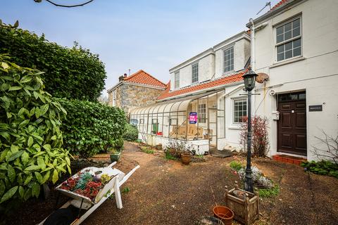 2 bedroom property for sale, Havilland Road, St Peter Port, Guernsey, GY1