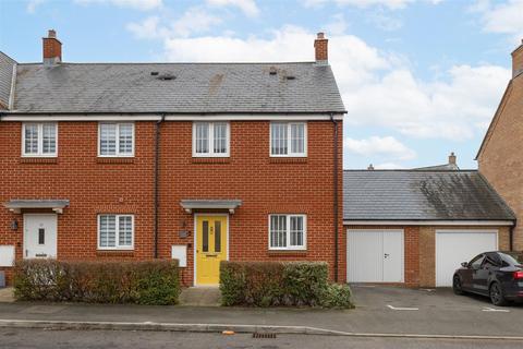 3 bedroom end of terrace house for sale, Marigold Way, Stotfold, SG5 4HQ