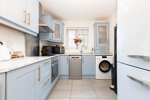 3 bedroom end of terrace house for sale, Marigold Way, Stotfold, SG5 4HQ