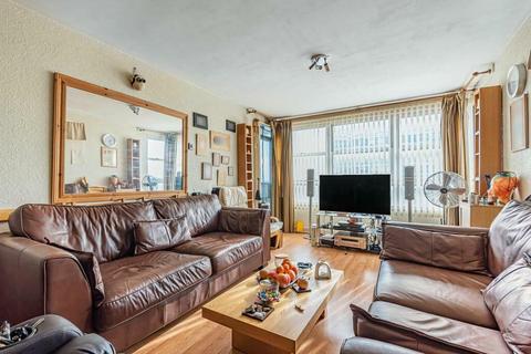 undefined, Sunbury-on-Thames TW16