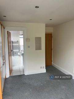 Studio to rent, Audley Road, London, NW4