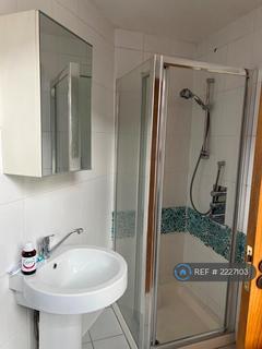 Studio to rent, Audley Road, London, NW4