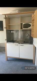 Studio to rent, Audley Road, London, NW4