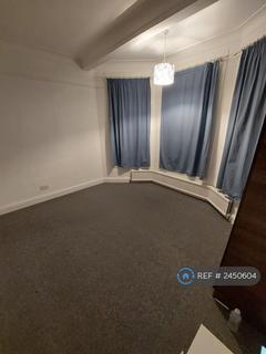 1 bedroom in a house share to rent, Sylvan Avenue, London, N22