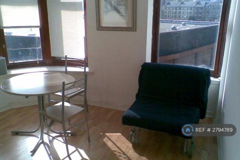 2 bedroom flat to rent, Broomlands Street, Paisley, PA1