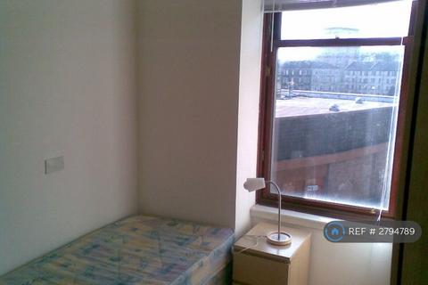 2 bedroom flat to rent, Broomlands Street, Paisley, PA1