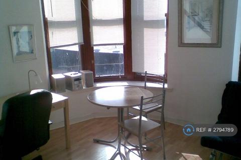 2 bedroom flat to rent, Broomlands Street, Paisley, PA1