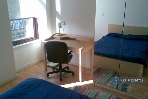 2 bedroom flat to rent, Broomlands Street, Paisley, PA1