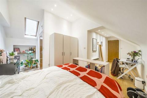 undefined, Shoreditch High Street, London E1