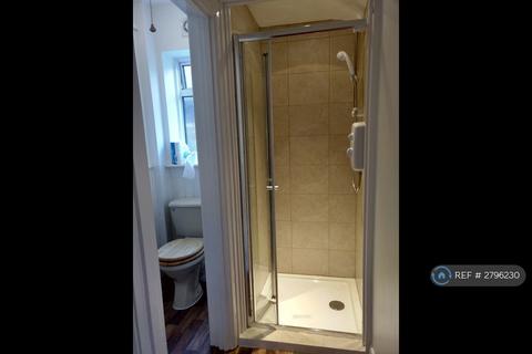 1 bedroom in a house share to rent, Aldershot Road, Guildford, GU2