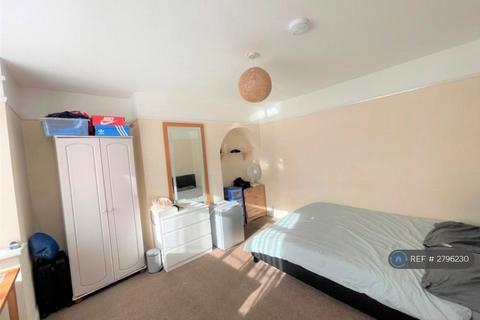 1 bedroom in a house share to rent, Aldershot Road, Guildford, GU2