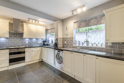 4 bedroom end of terrace house for sale, Grassmere, Leybourne